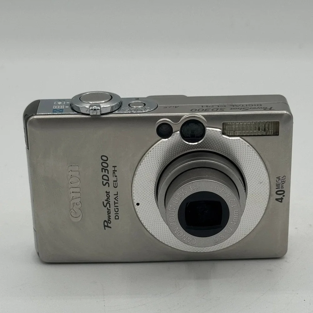 Canon PowerShot SD300 Digital ELPH 4.0MP Silver Compact Camera SD Card Battery